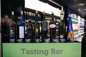 Expositor para la cata de los vinos en el aeropuerto de Lanzarote