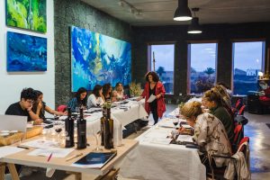 Taller enoartístico pintar con vino Rufina Santana Semana Malvasía de Lanzarote 2019