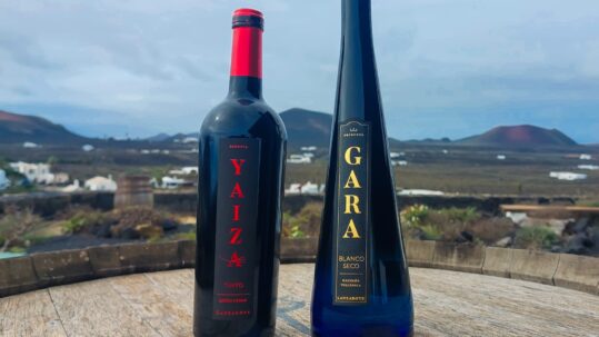 Bodegas Vega de Yuco celebra sus dos medallas en los International Volcanic Wine Awards 2025